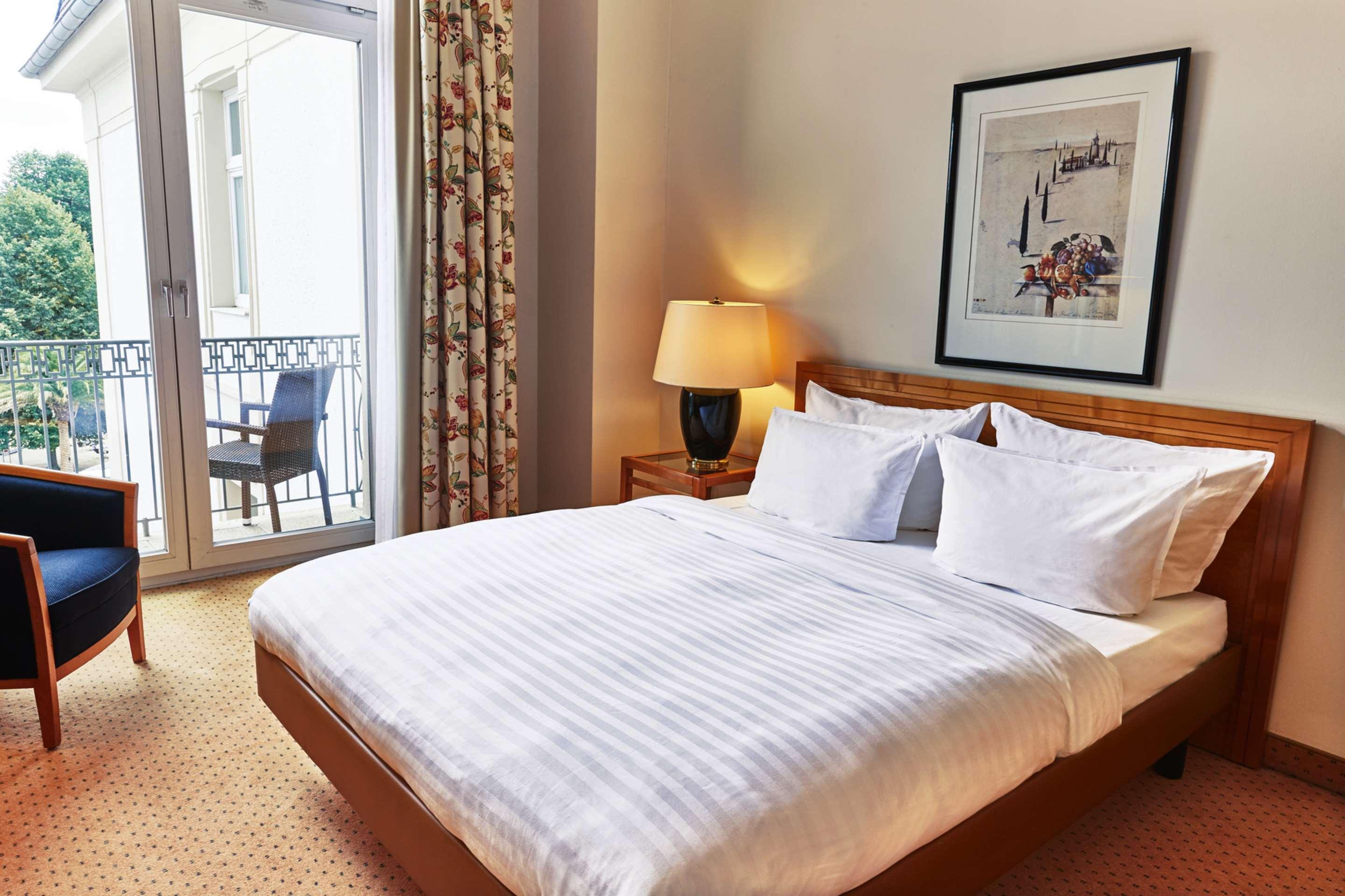 Steigenberger Hotel & Spa Bad Pyrmont Extérieur photo A guest room at the hotel