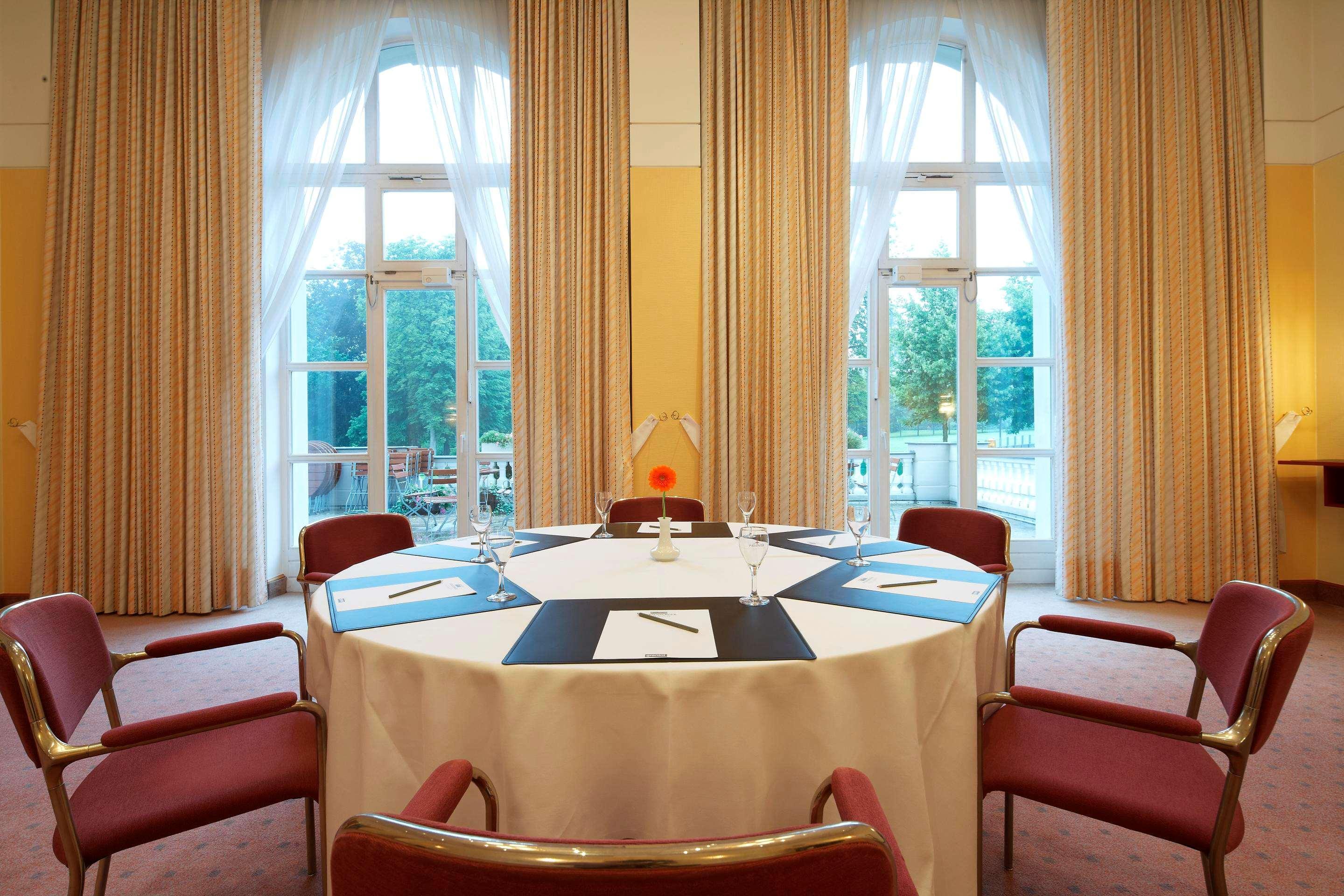 Steigenberger Hotel & Spa Bad Pyrmont Extérieur photo The meeting room